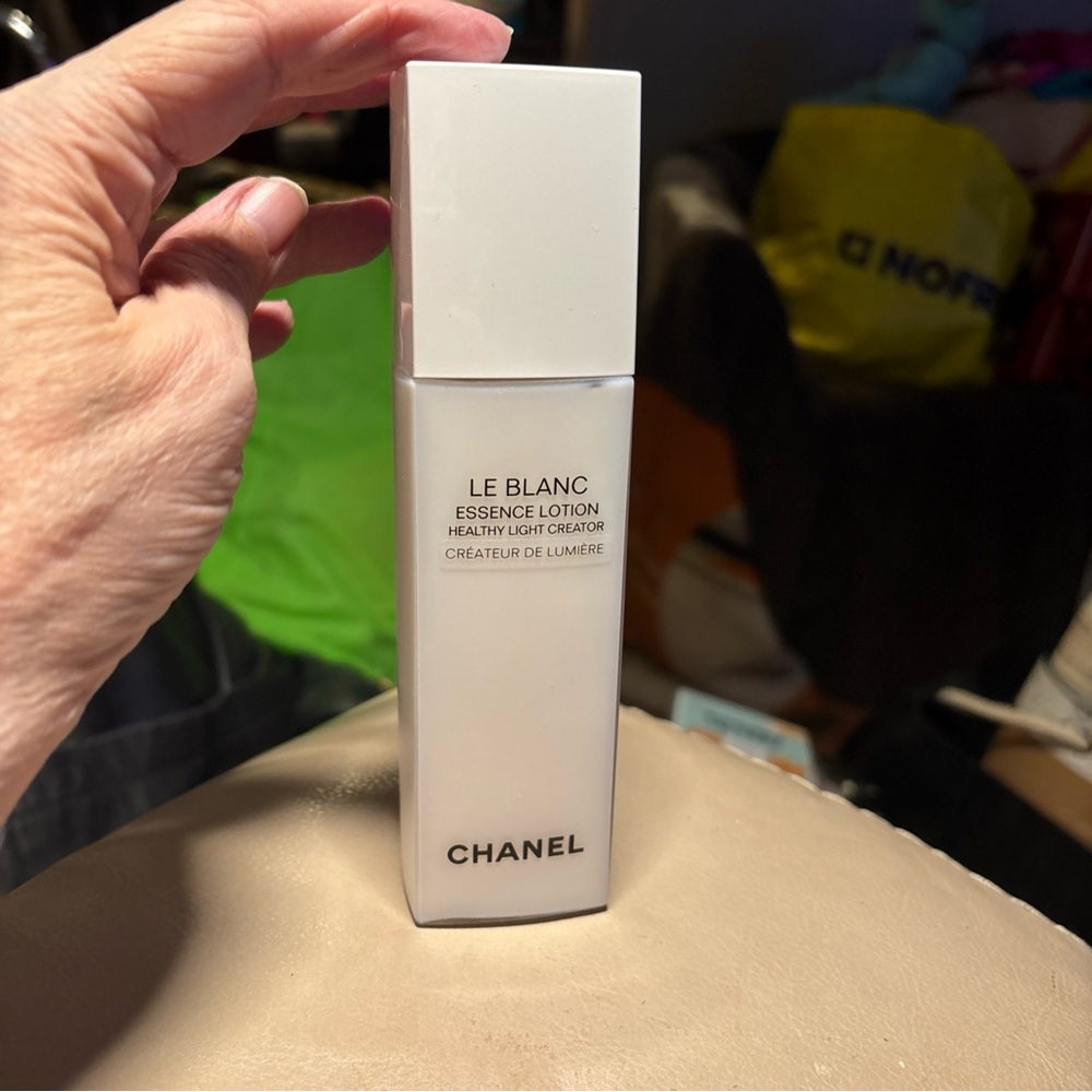 CHANEL Le Blanc Essence Lotion Healthy white Creator - 150ml (5 Fl oz).  New!